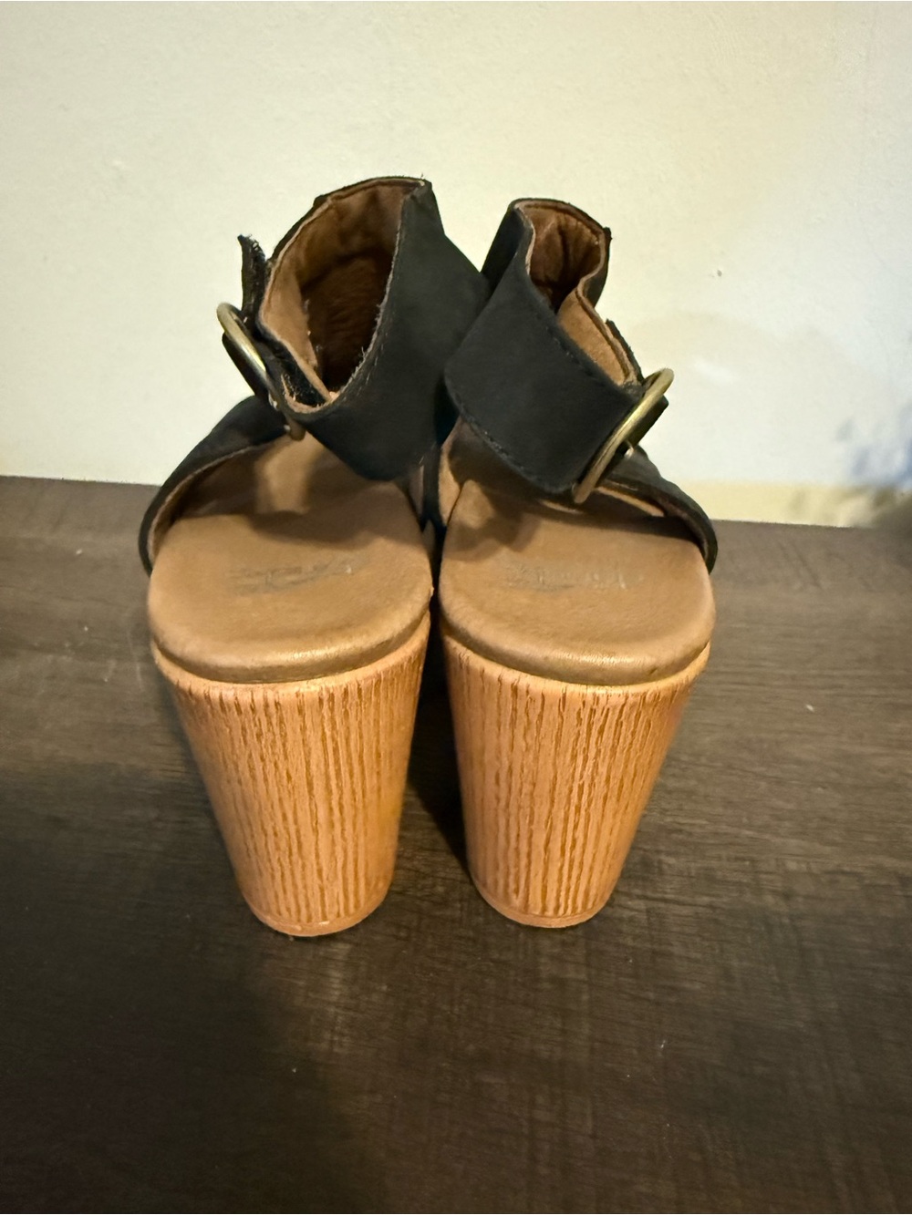 Dansko Demetra Black Leather Cutout Sandals in size 40 (US 10-10.5) - Picture 3 of 8